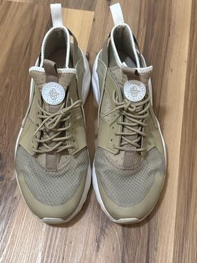 Nike Men's Air Hurachi Slip-On Sneakers in Tan and White